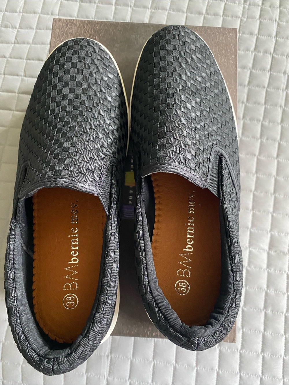 bernie mev. Ladies black slip in. Size 38 (7 1/2). Never worn. New in box.